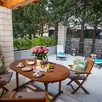 Diamond Apartment *